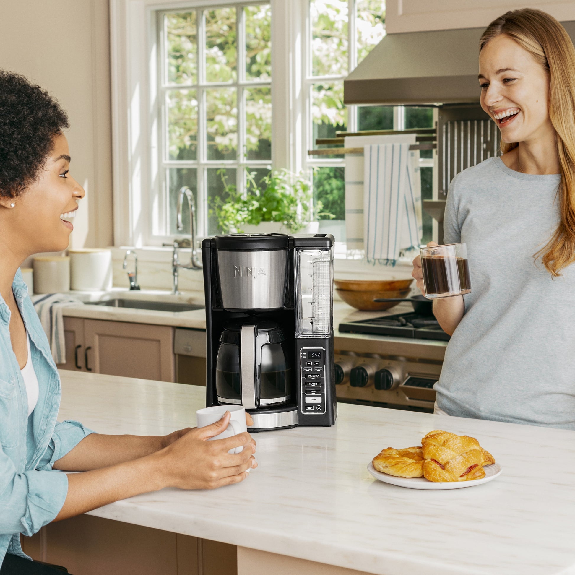 Ninja® 12-Cup Programmable Coffee Brewer CE200
